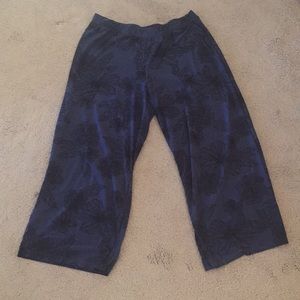 Cropped blue pants